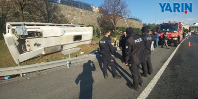 Servis Minibüsü Devrildi