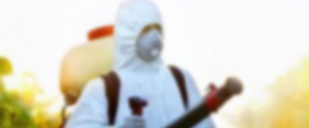 Zehir pompasını ağzıyla açmaya çalışan adam öldü