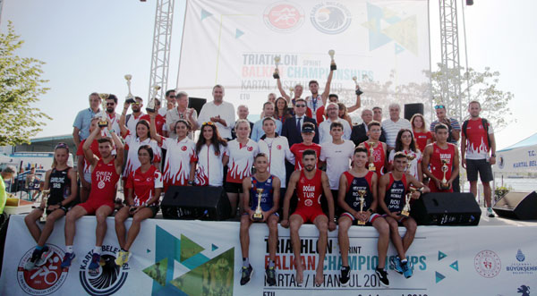 Triatlon Balkan Şampiyonası Kartal'da Yapıldı