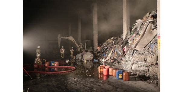Tuzla'da Organize Sanayi Bölgesi'nde Korkutan Yangın