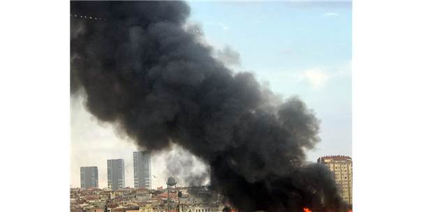 Zeytinburnu'nda Eski Tekstil Atölyesinde Korkutan Yangın